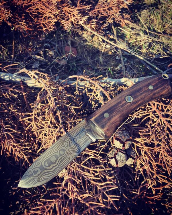 Ceviz Saplı Damascus Outdoor Bıçak