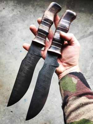 El Yapımı Damascus Avcı Bıçağı - Şeritli Ceviz Sap