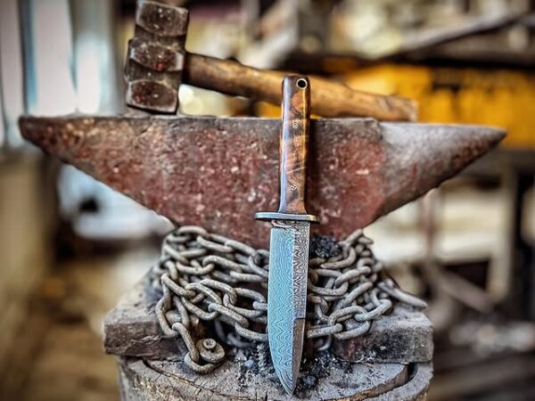 Ceviz Saplı Damascus Kamp Bıçağı