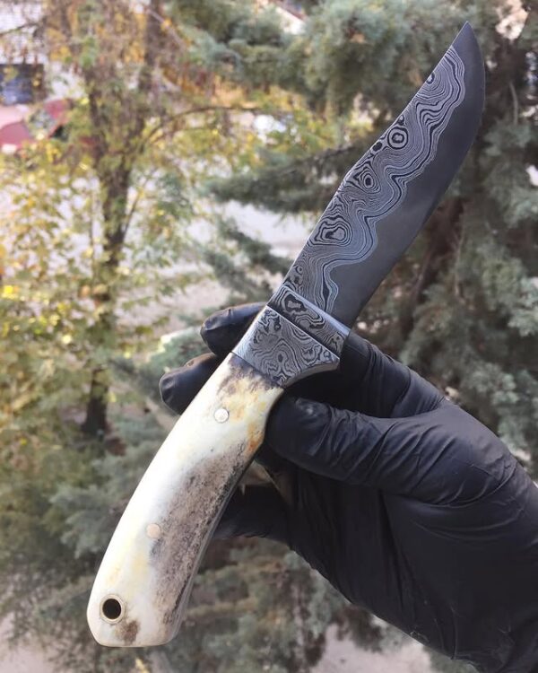 Damascus Desenli Geyik Boynuzu Saplı Av Bıçağı