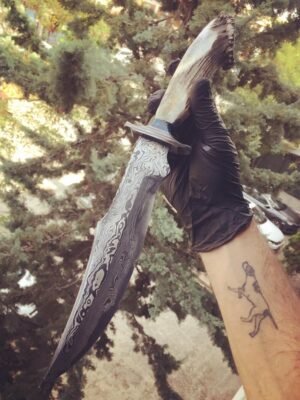 El Yapımı Geyik Boynuzu ve Sıkma Kehribar Saplı Sanatsal Sergi Bıçağı